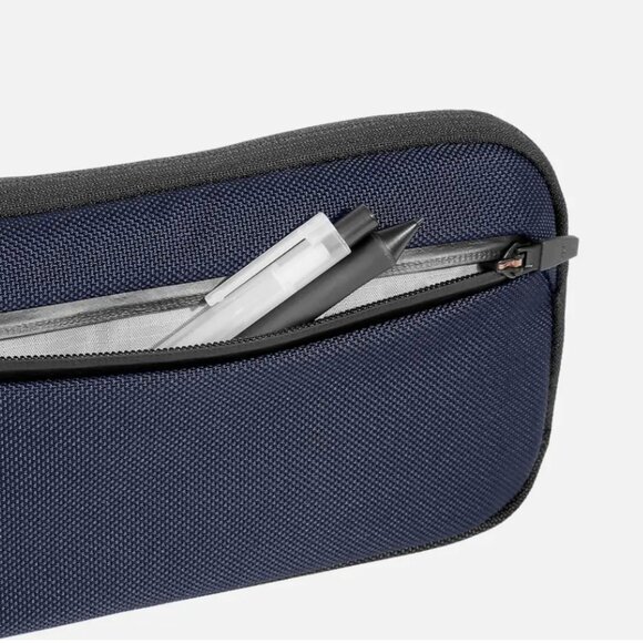 Aer Slim Pouch 2 Navy Tech Organizer Pouch - Picture 4 of 11
